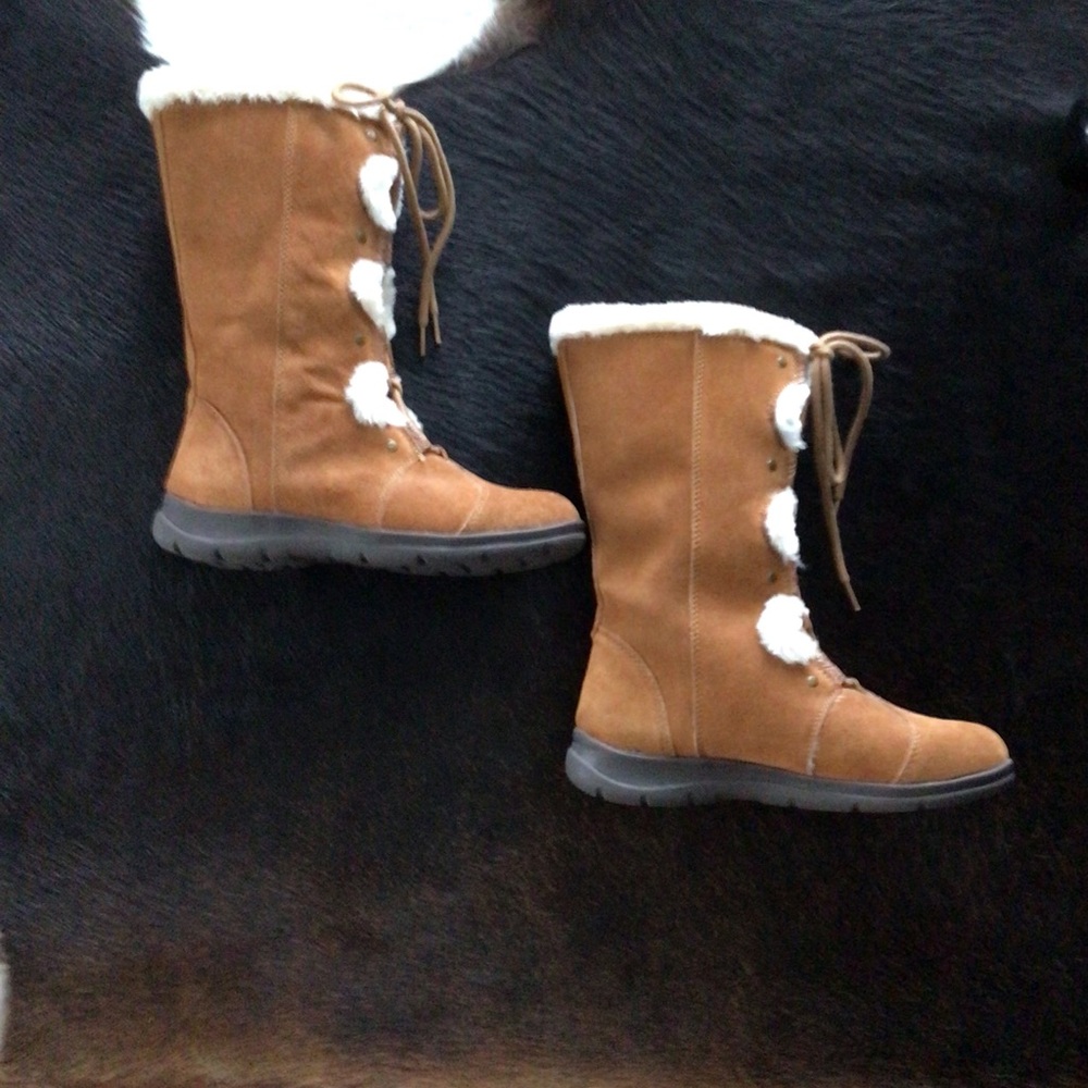 White Mountain Fur Lined  Leather boots Size 8